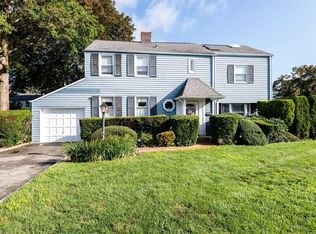 79 Lexington St, Westbury, NY 11590