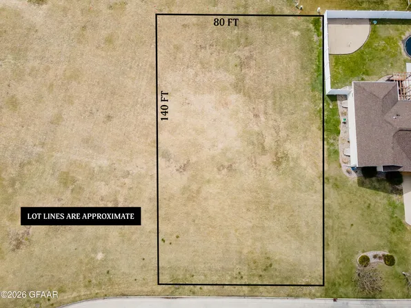 2327 Pinehurst Ct NW, East Grand Forks, MN 56721