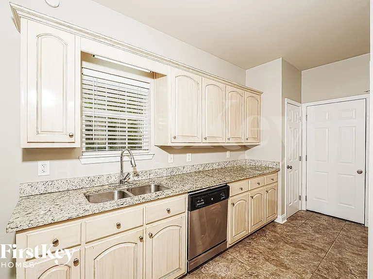 120 Pine Springs Rd — Photo 8