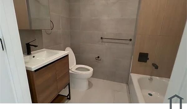 2nd image of 354 E 194th St #4C