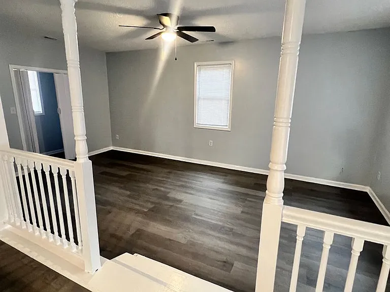 1329 Hunters Rd — Photo 11