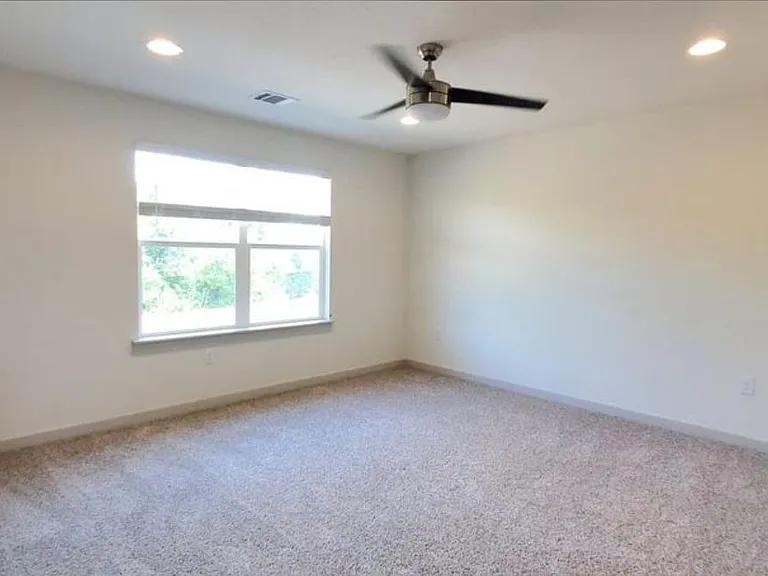 1812 Bonham Ln — Photo 10