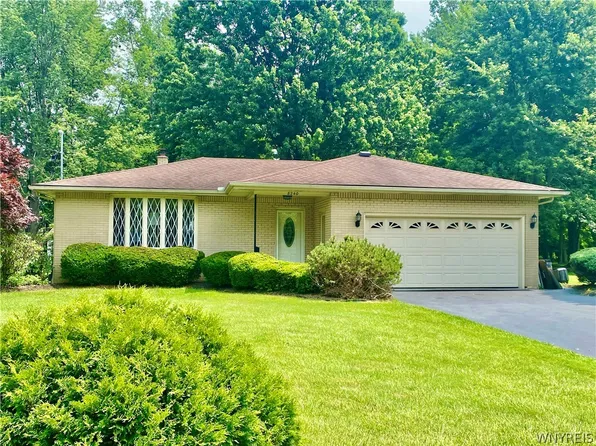 8240 Stahley Rd, East Amherst, NY 14051