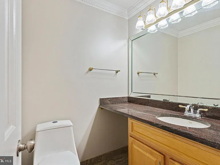 8251 Clifton Farm Ct — Photo 19