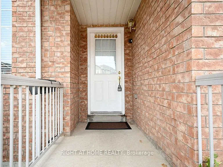 33 Schooner Dr #UPPER — Photo 2