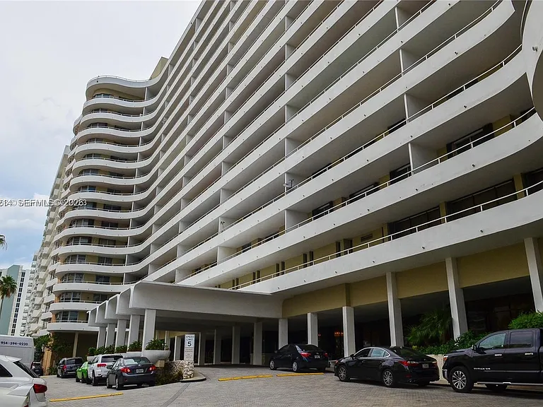 5555 Collins Ave #4A — Photo 2