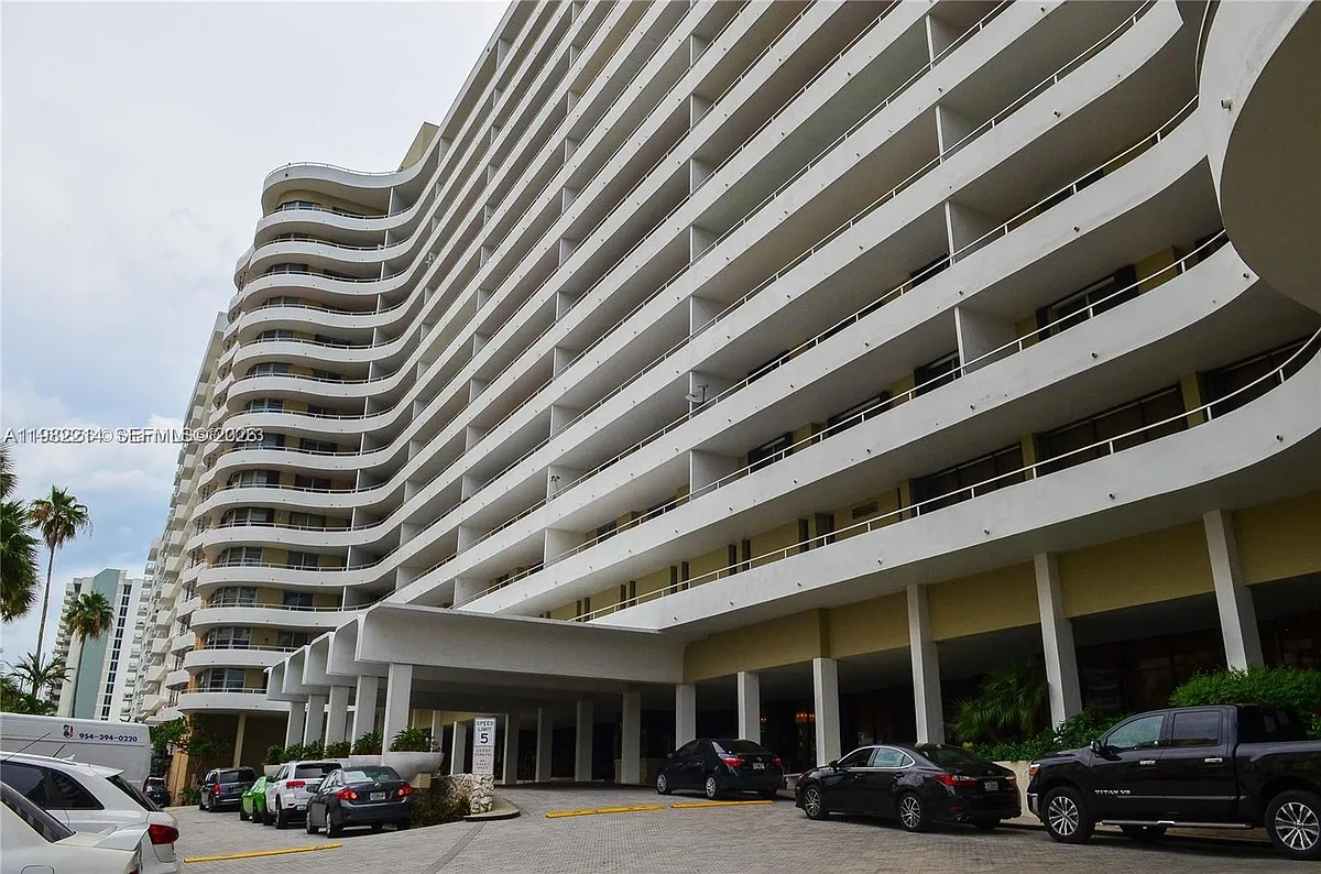 Building Photo - 5555 Collins Ave #4A