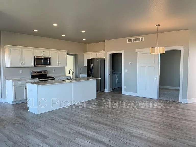 780 McIntosh Ct NE — Photo 8