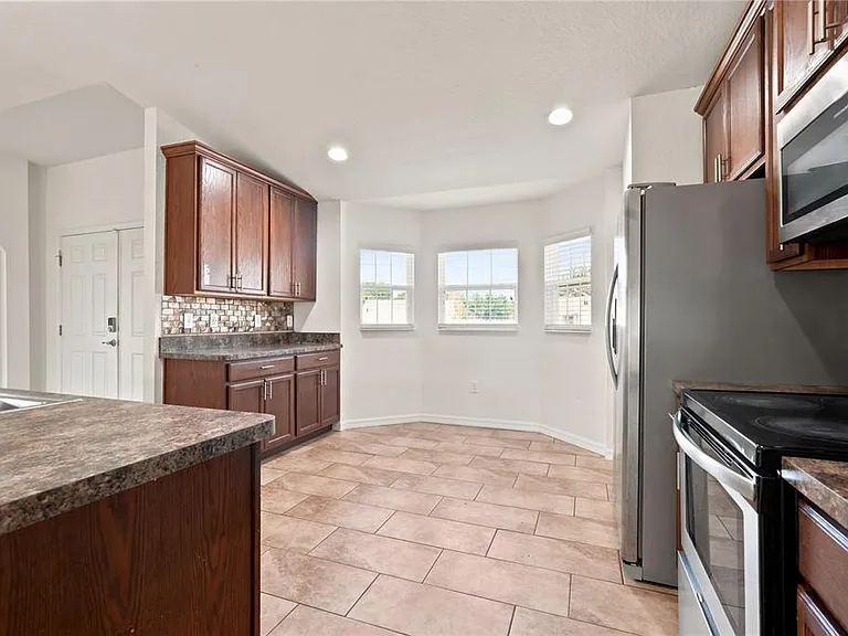 650 Hidden Lakes Ct — Photo 6