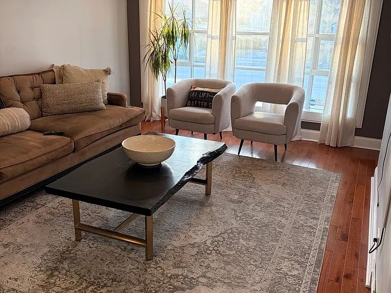 4605 Prairie Ave — Photo 2