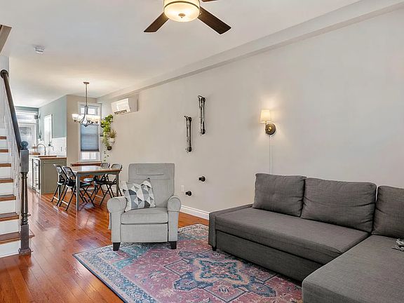 3rd image of 1109 E Wilt St
