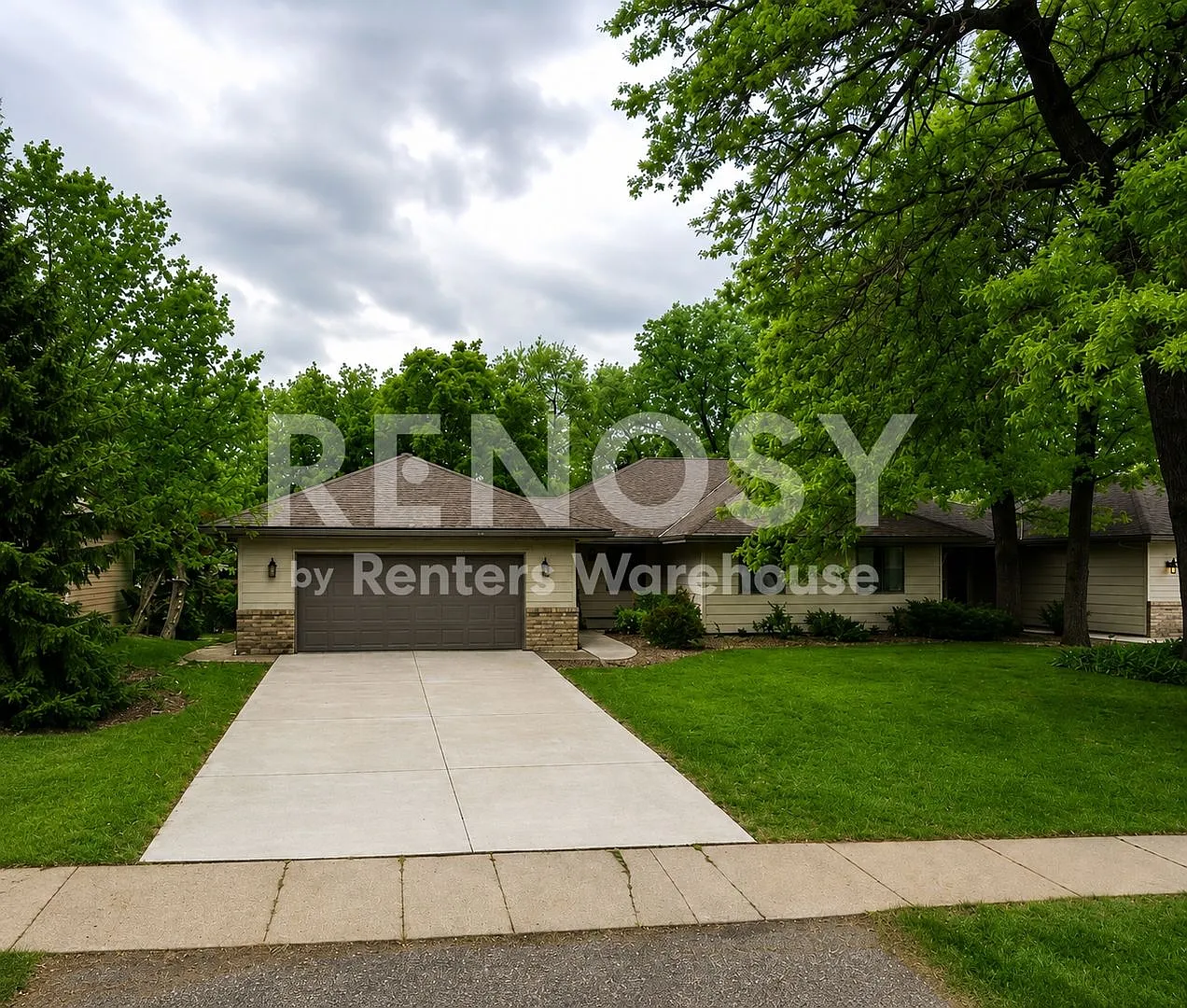 Available September 1st 3 Bedroom 2 Bath Single Family Home in Apple Valley — Photo 1