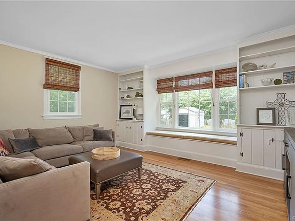 4th image of 128 Westmoreland St