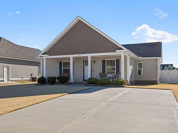 2nd image of 3831 Bucklin Dr NE