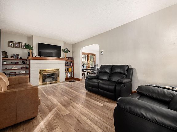 3rd image of 448 Townsend Ave