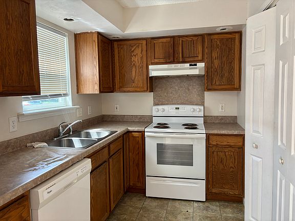 4th image of 409 S Beech St APT 2