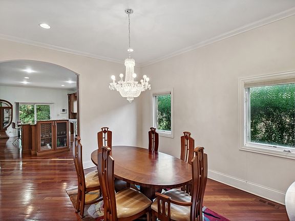 5th image of 6724 N Karlov Ave
