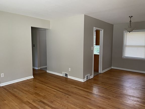 4th image of 27377 Lexington Pkwy