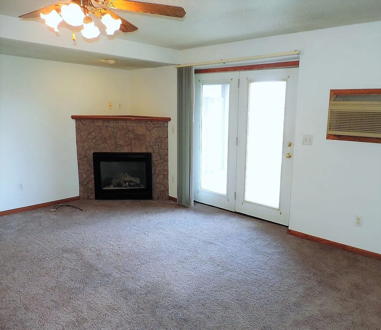 $1,225 | 2 Bedroom, 1 Bathroom Condo | Pet Friendly* | Available for an Immediate Move In! — Photo 4