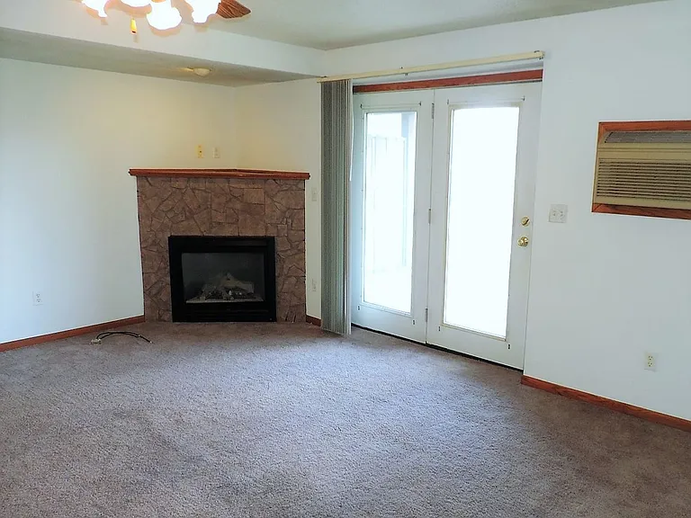 530 Iris Ave — Photo 4