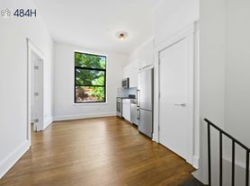484 Humboldt St, Brooklyn, NY