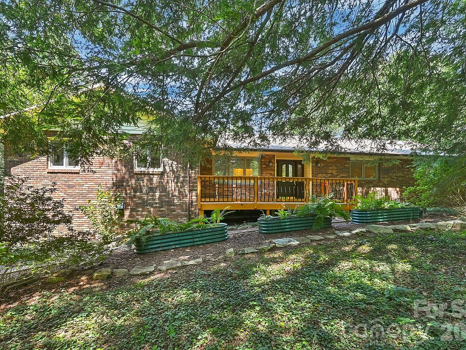 1st image of 30 Nichols Hill Dr