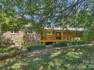 30 Nichols Hill Dr, Asheville, NC 28804