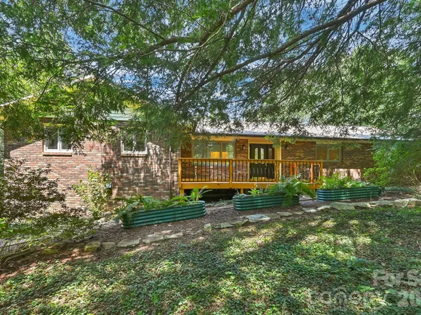 30 Nichols Hill Dr, Asheville, NC 28804