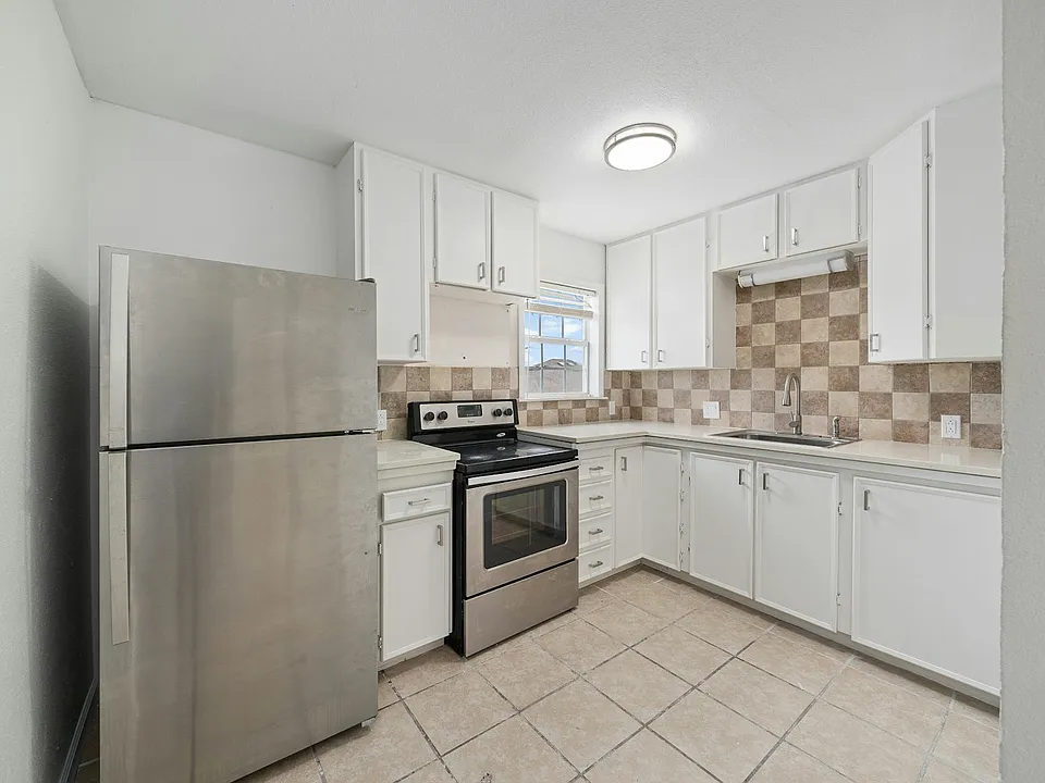 215 S 11th St #2