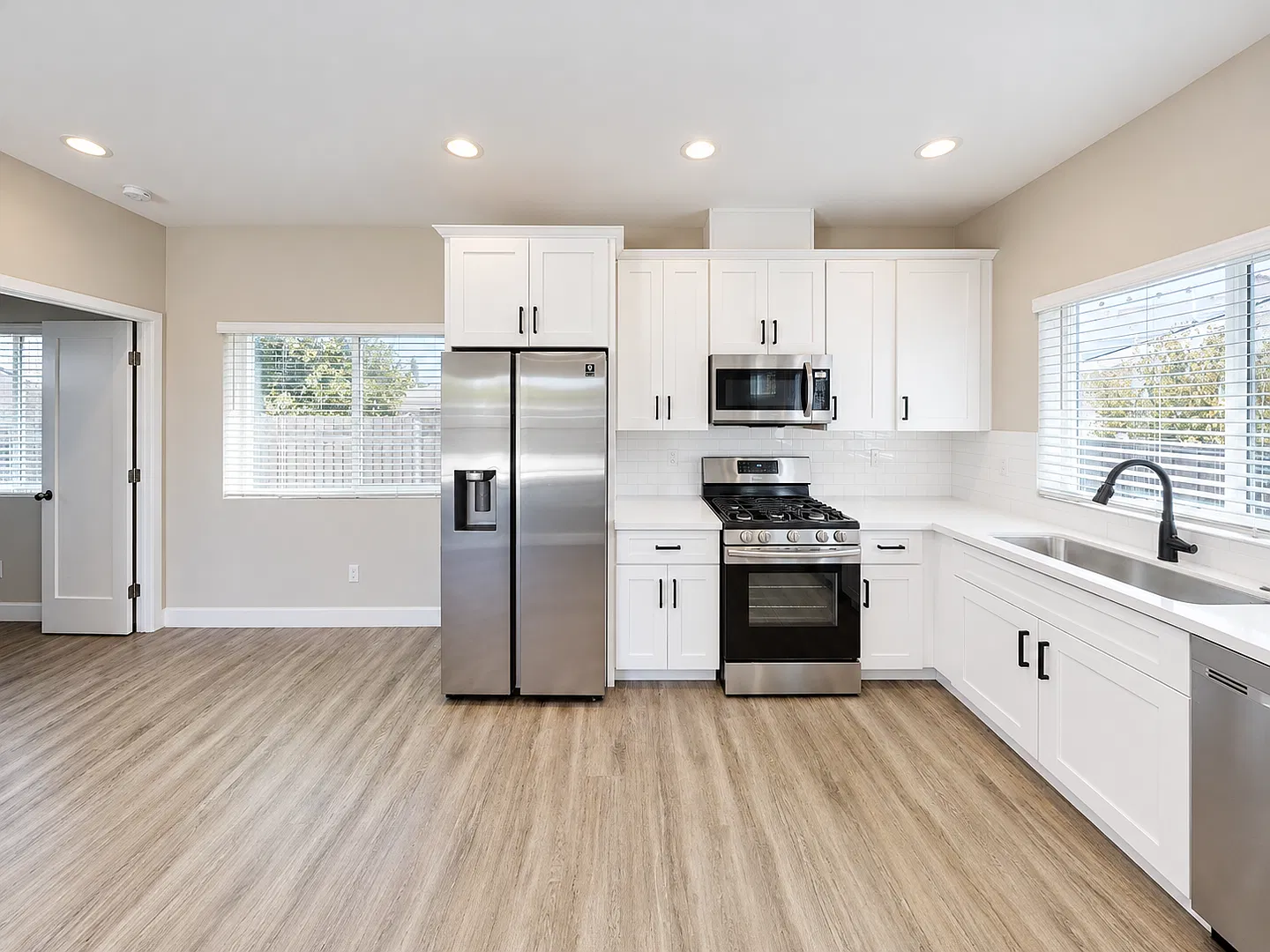 4BD/2BA, Great Outdoor Space! — Photo 2