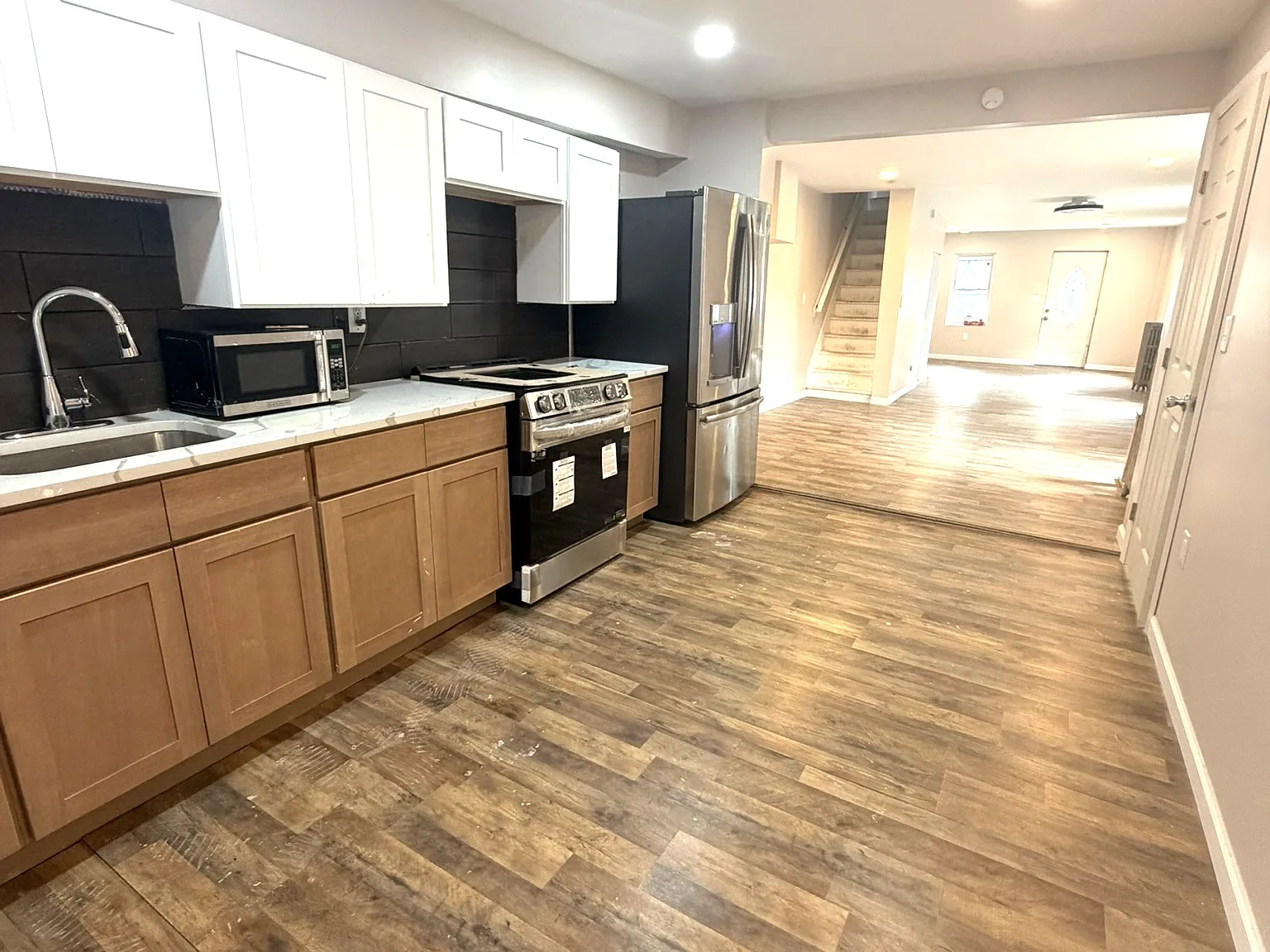 3 bed, $1,400 — Photo 2