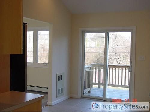 4th image of 3156 Euston Ln