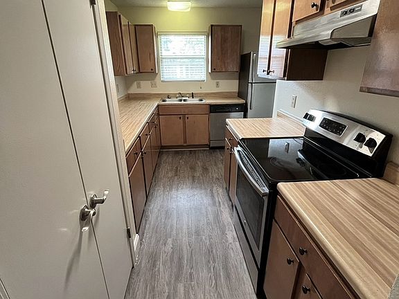 5th image of 106 Jardin Ct