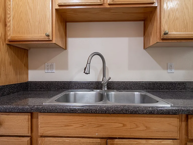 730 Pine Ave — Photo 16