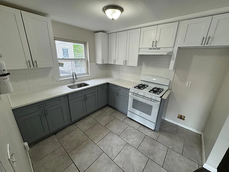 740 S 15th St #1F — Photo 8