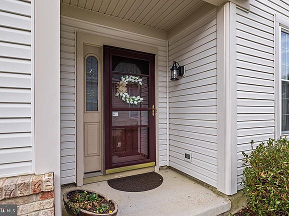 3rd image of 135 Paisley Pl