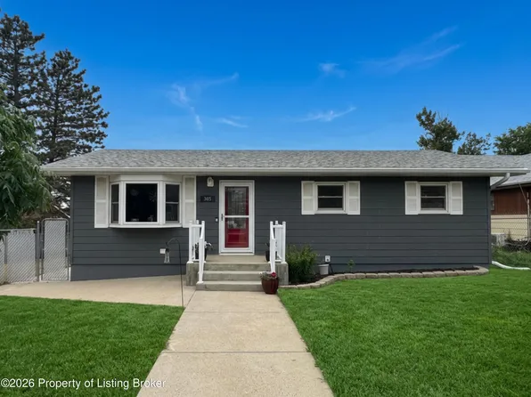 505 N Main St, Hettinger, ND 58639