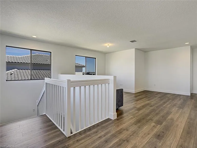 5126 Penella Ave — Photo 31
