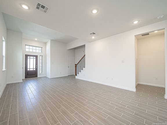 4th image of 2641 River Pointe