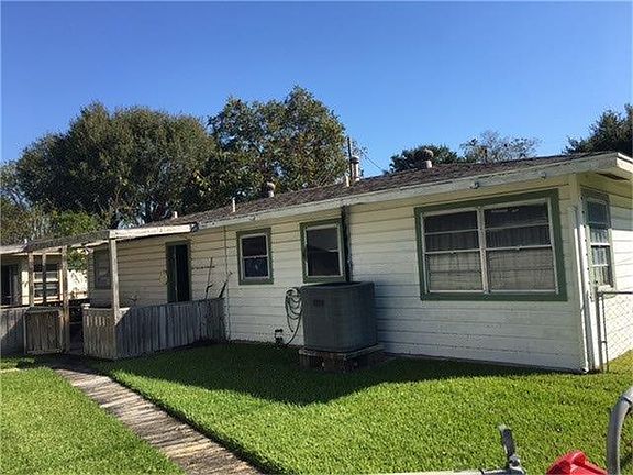 2nd image of 301 County Park Dr