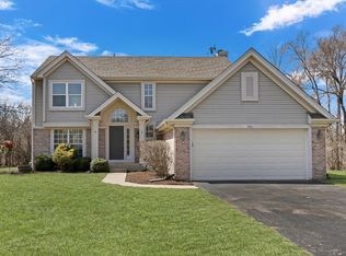 586 Sycamore Cir, Wauconda, IL 60084