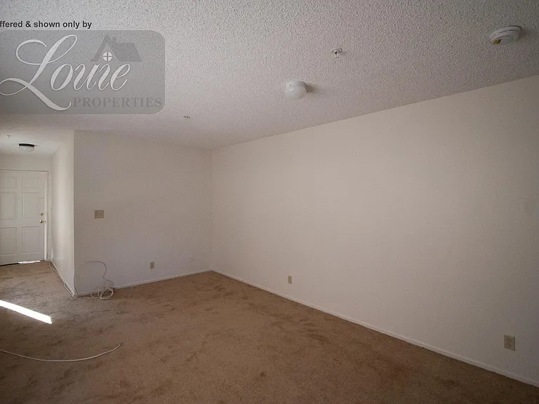 136 N Marengo Ave #C — Photo 4
