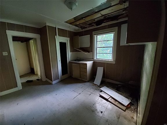 4th image of 7034 Idlewild Ave