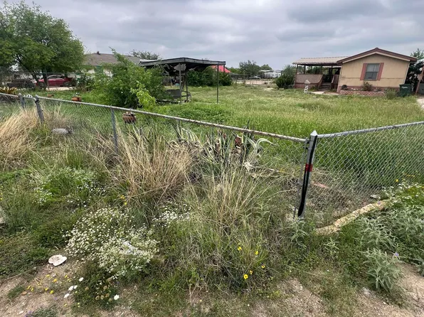 206 Burge Dr, Del Rio, TX 78840