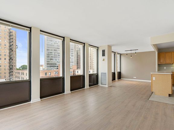 5th image of 444 W Fullerton Pkwy APT 703