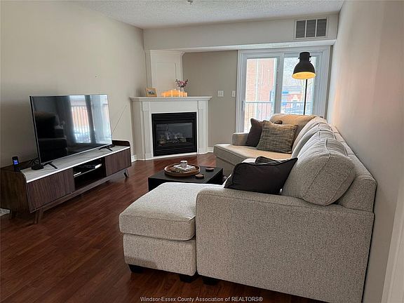 3rd image of 90 Murray St #205