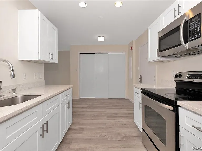 68 Lake St #305 — Photo 19
