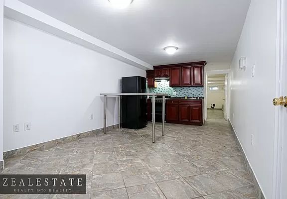 4th image of 1637 8th Ave #1