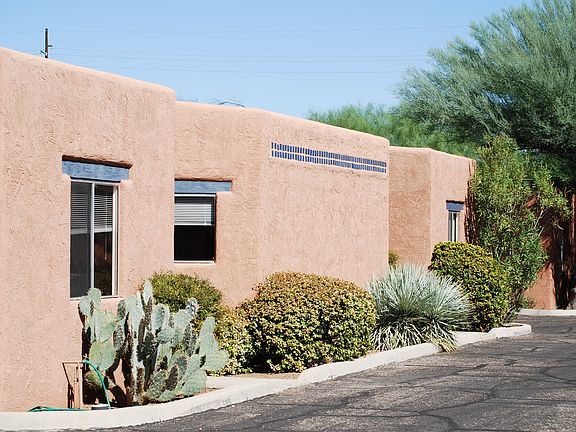 *Community photo - may not depict actual unit