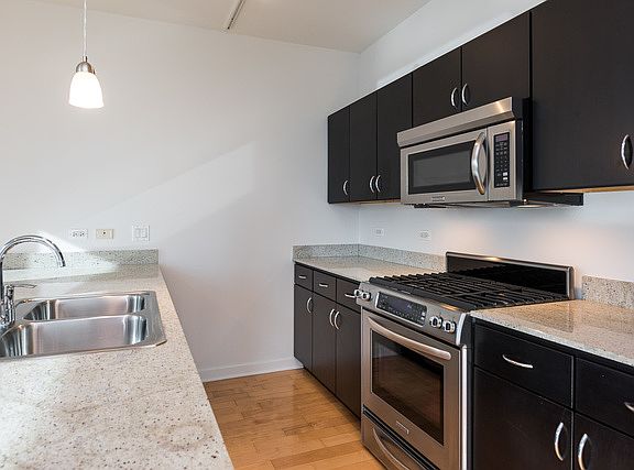 5th image of 860 W Blackhawk St Unit 2101